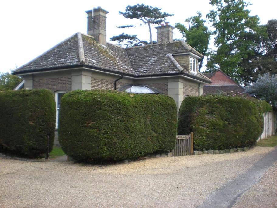Beautiful Gate House A 4 Minute Walk From Beach Богнор-Регис Экстерьер фото